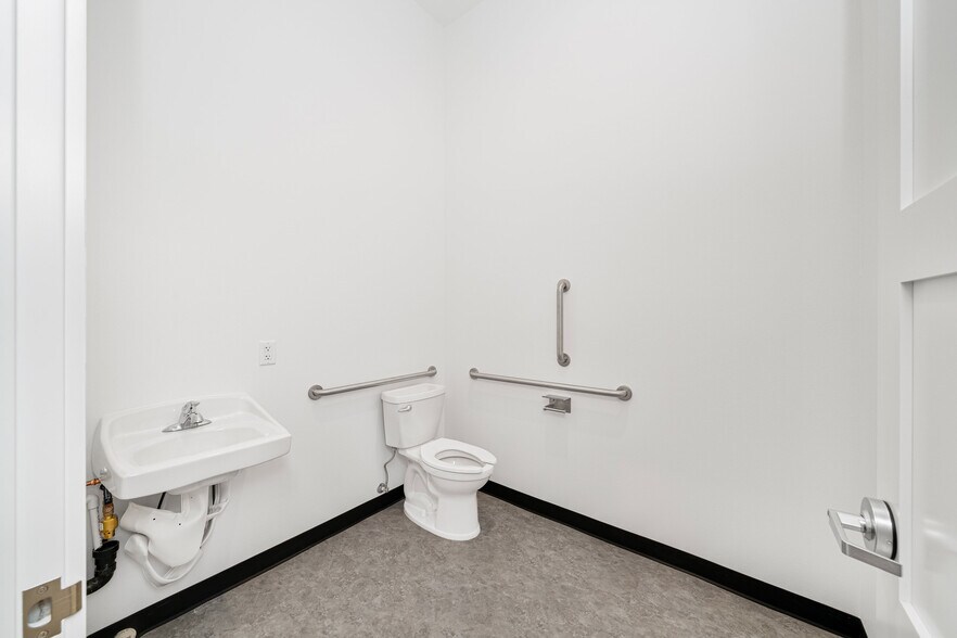 More Photos Of 115 Main Ave, Tillamook General Retail For Lease