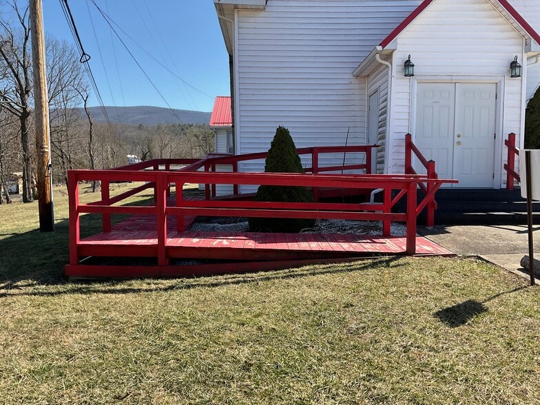 More Photos Of 205 Summit Dr, Covington Religious Facility For Sale