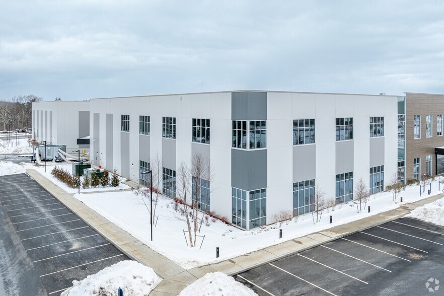 More Photos Of 39 Jackson Rd, Devens Flex For Lease