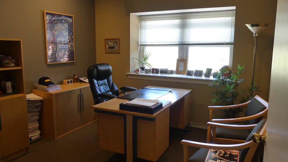 More Photos Of 23 Amity Rd, Bethany Medical For Lease
