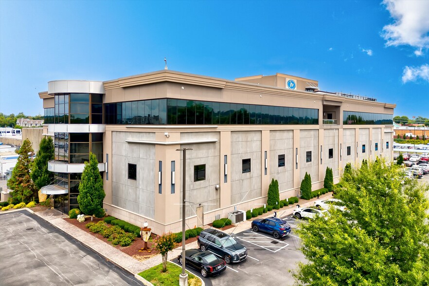More Photos Of 9600 Parkside, Knoxville Distribution For Lease
