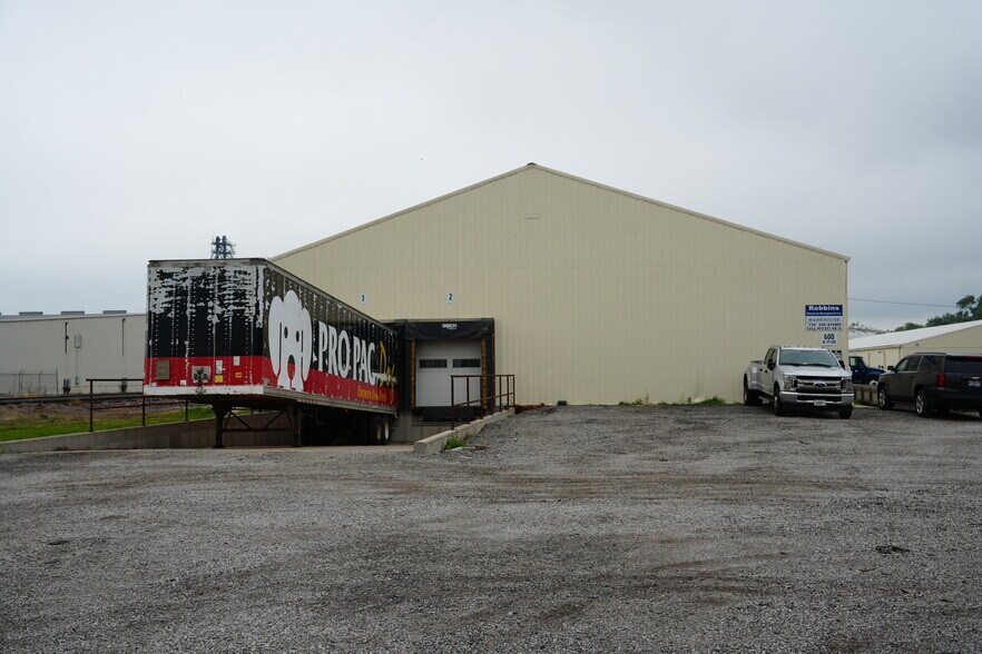 More Photos Of 610 W 9th Ave, Monmouth Flex For Lease