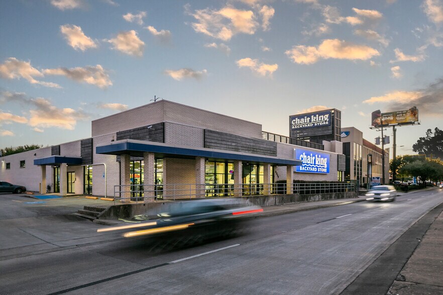 More Photos Of 2327 Southwest Fwy, Houston Freestanding For Sale