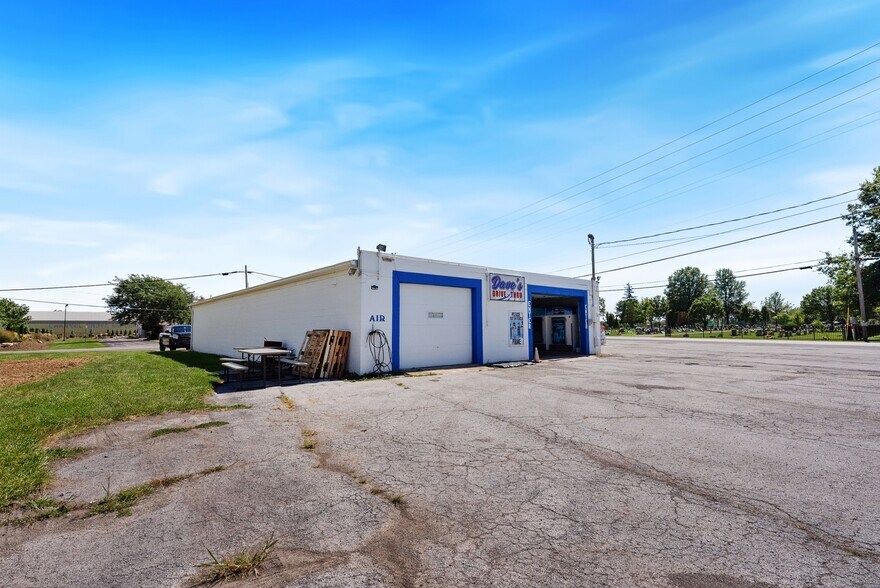More Photos Of 7697 E Harbor Rd, Lakeside Marblehead Convenience Store For Sale