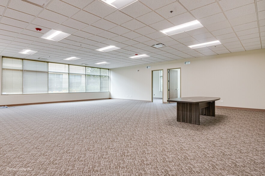 More Photos Of 320 Cardinal Dr, St Charles Medical For Lease