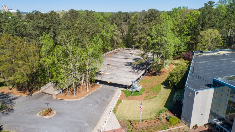 More Photos Of 40 Perimeter Ctr E, Atlanta Industrial For Lease