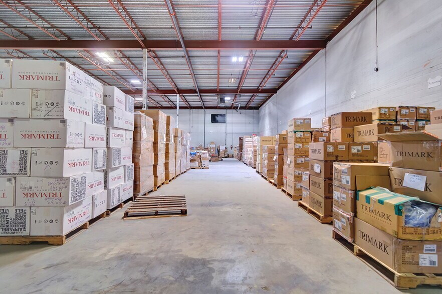 More Photos Of 8530 Av 8e, Montréal Warehouse For Lease