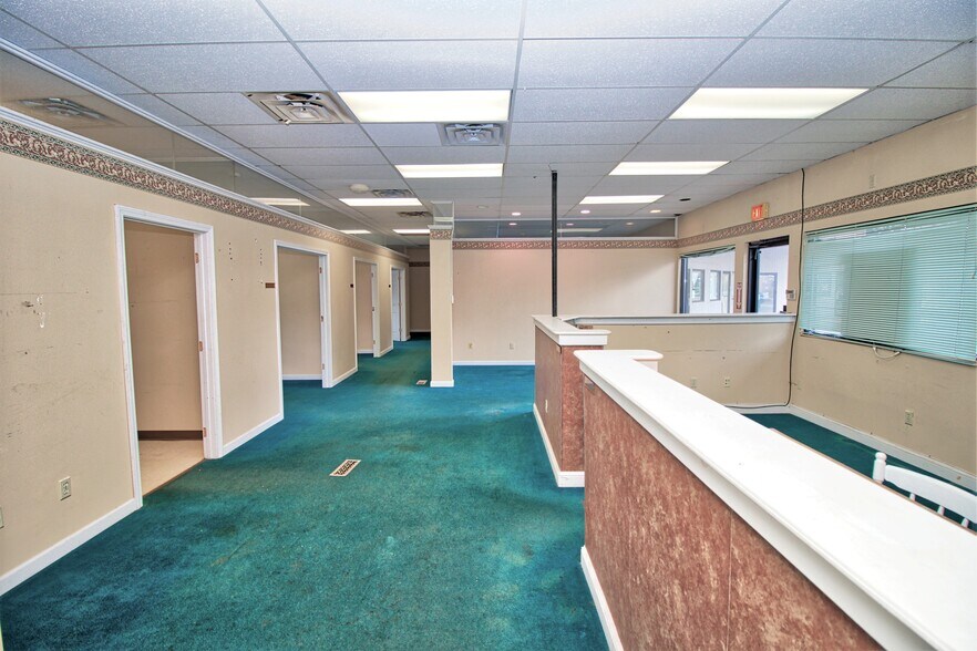 More Photos Of 1575 Thomaston Ave, Waterbury Storefront For Lease