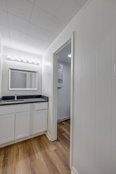 More Photos Of 623-627 Pine St, Abilene Storefront For Sale