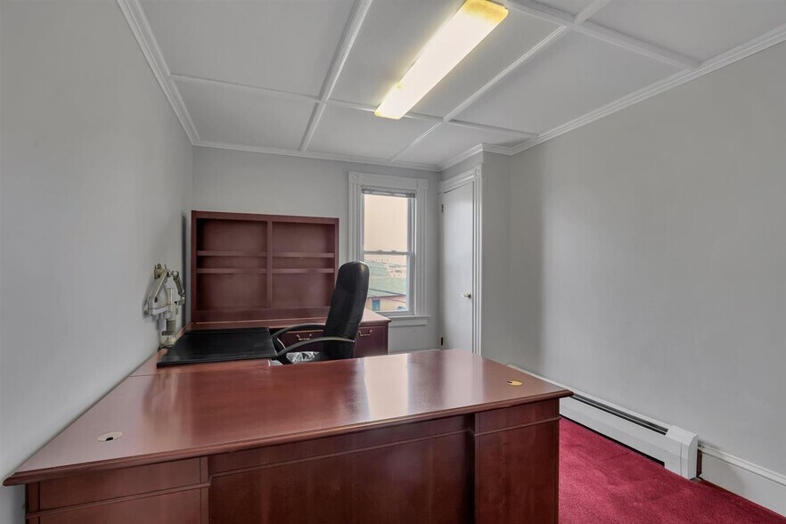 More Photos Of 36 School St, Glastonbury Office For Sale