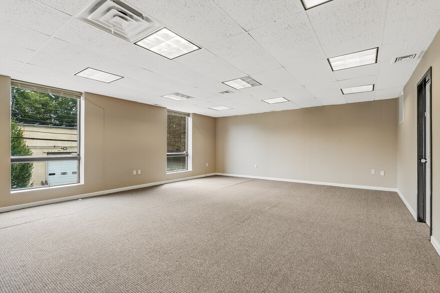 More Photos Of 3 Tice Rd, Franklin Lakes Distribution For Lease