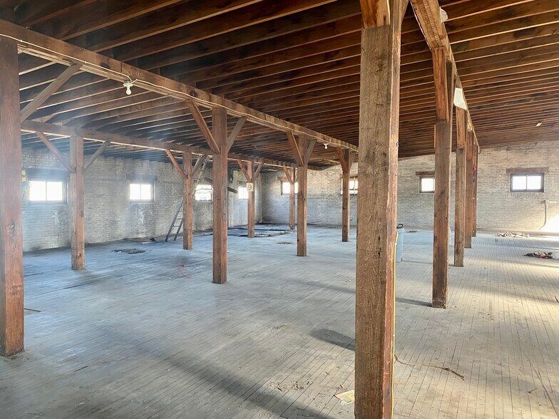 More Photos Of 260 W Stroud St, Randolph Warehouse For Sale