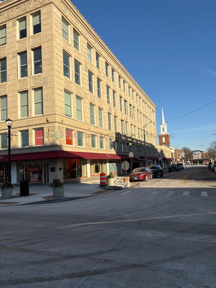 More Photos Of 5-25 E Van Buren St, Joliet Office For Lease