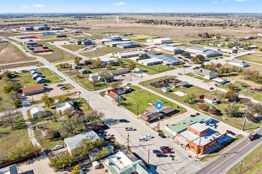 More Photos Of 110 W Bailey St, Ponder Restaurant For Sale