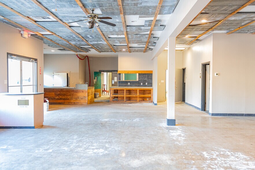 More Photos Of 400 N Austin Pky, Brenham General Retail For Sale