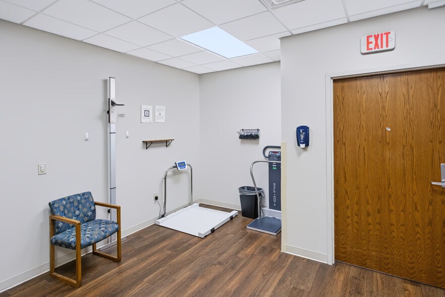 More Photos Of 1377 Locust Ave, Fairmont Medical For Sale