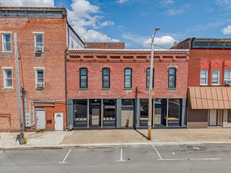 Primary Photo Of 6 S Division St, Du Quoin General Retail For Sale