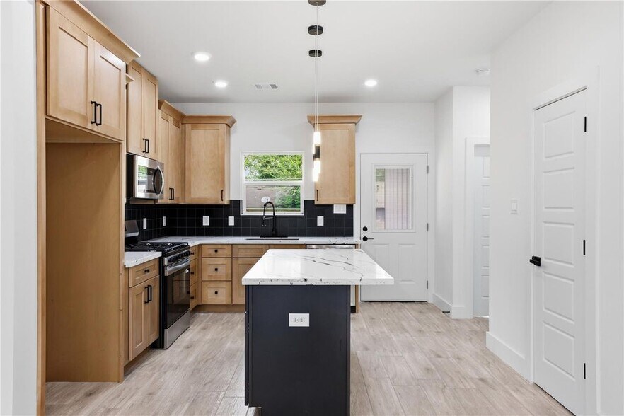 More Photos Of 5515 Elm Springs Dr, Houston Apartments For Sale