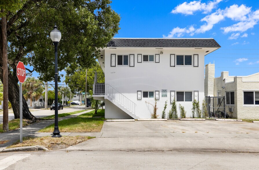 More Photos Of 1859 Lincoln St, Hollywood Apartments For Sale