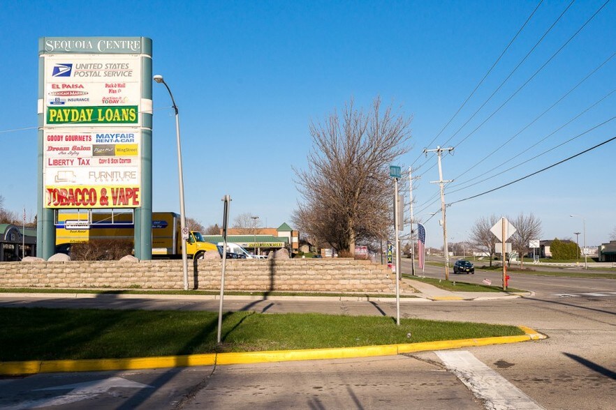 More Photos Of 6801-6917 W Brown Deer Rd, Milwaukee General Retail For Lease