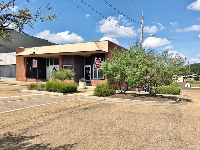 Primary Photo Of 102-104 Main St, Mccomb Storefront Retail Office For Sale