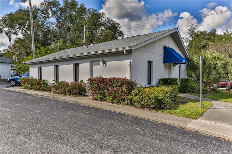 More Photos Of 202 W Highland Blvd, Inverness Medical For Lease