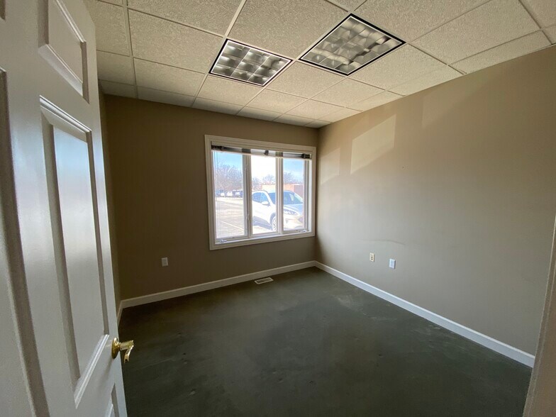 More Photos Of 131-137 Keveling Dr, Saline Medical For Sale