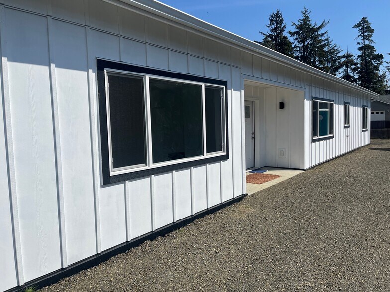 More Photos Of 1306 Melbourne Ct, Westport Multifamily For Sale
