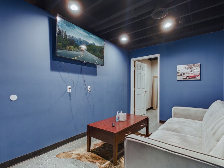 More Photos Of 407 Jacob St, Saint Jacob Specialty For Sale