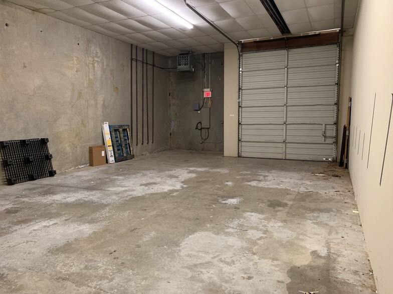 More Photos Of 7700 N Hudson Ave, Oklahoma City Light Manufacturing For Lease