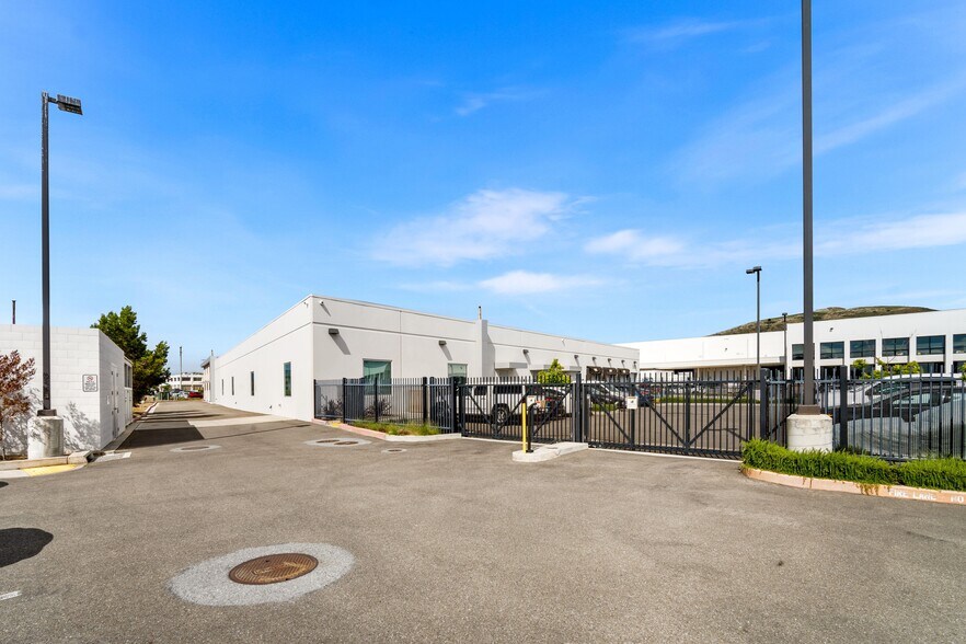 More Photos Of 560 Eccles Ave, South San Francisco Research And Development For Sale