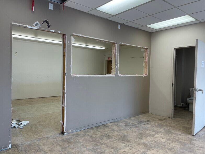 More Photos Of 411 Airport Rd E, Leduc County Storefront For Lease
