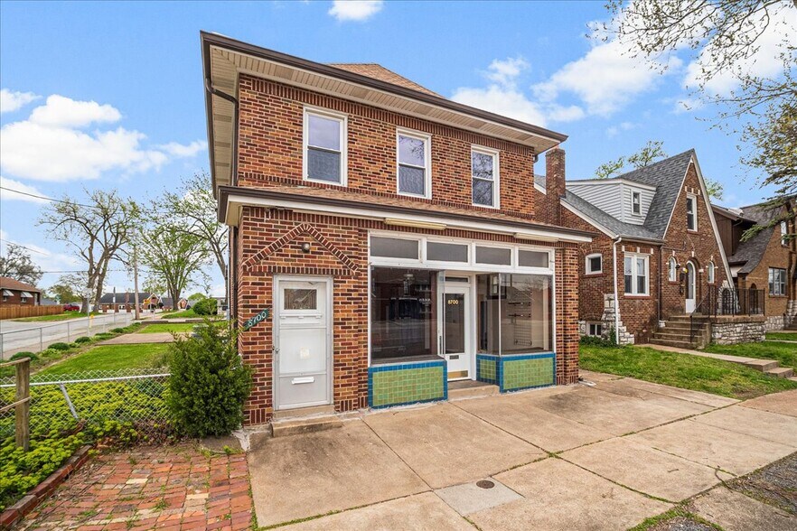 More Photos Of 8700 Gravois Rd, Saint Louis Storefront Retail Residential For Sale
