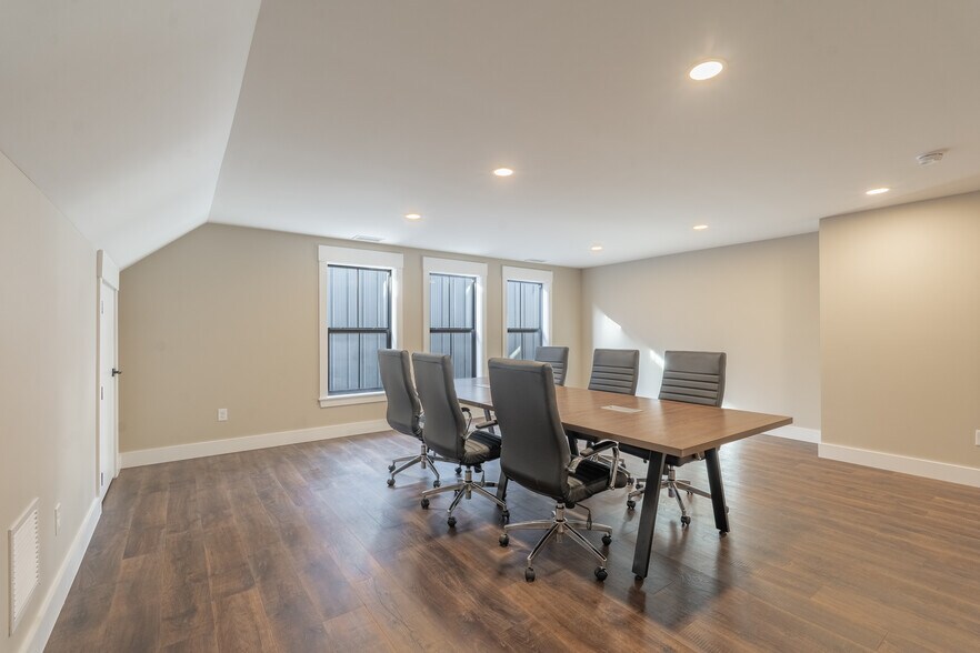 More Photos Of 128 Greenview Dr, Rollinsford Office For Lease