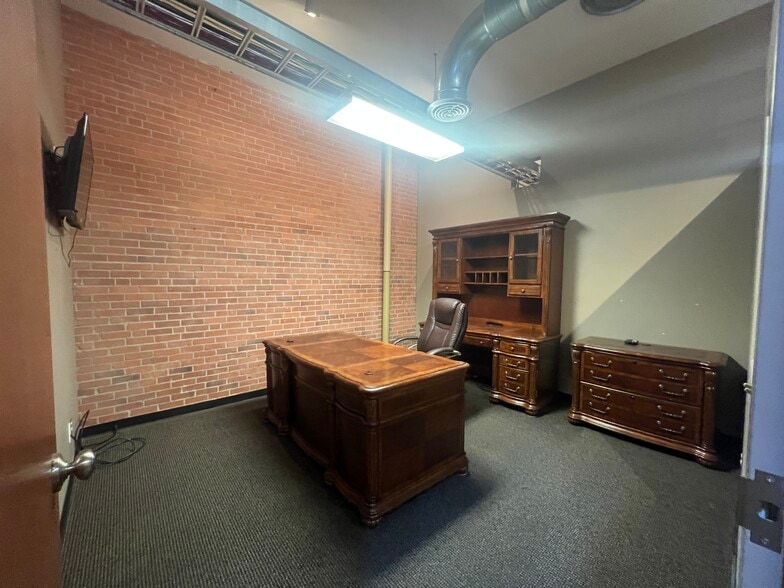 More Photos Of 624 W Sheridan Ave, Oklahoma City Office For Lease