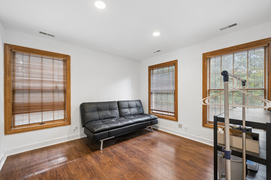 More Photos Of 4215 Kirchoff Rd, Rolling Meadows Office For Sale