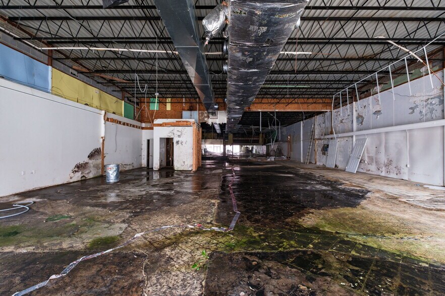More Photos Of 322 W Main St, Waynesboro General Retail For Lease