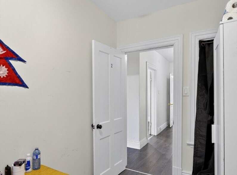 More Photos Of 271 Thomas St, Peterborough Apartments For Sale