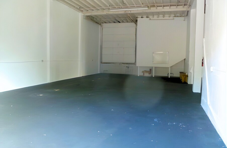 More Photos Of 420 6th St, West Palm Beach Flex For Lease