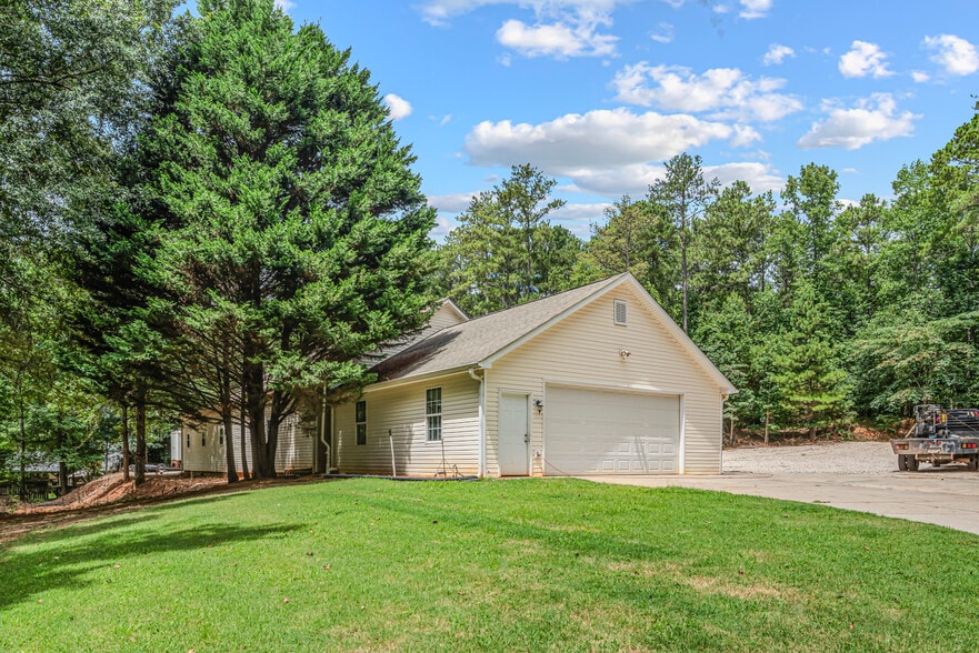 More Photos Of 170 St Gabriel Way, Fayetteville Light Manufacturing For Sale