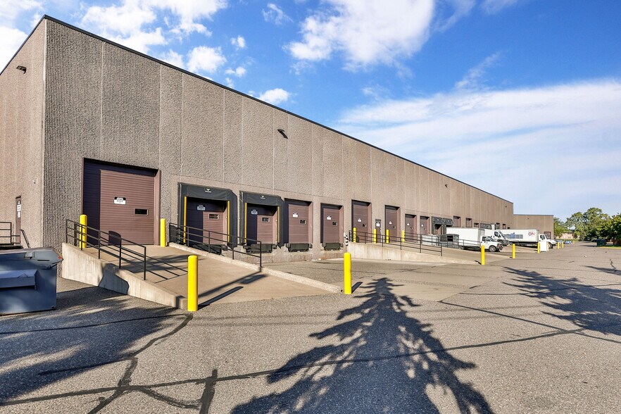 More Photos Of 5500-5534 Lakeland Ave, Crystal Warehouse For Lease