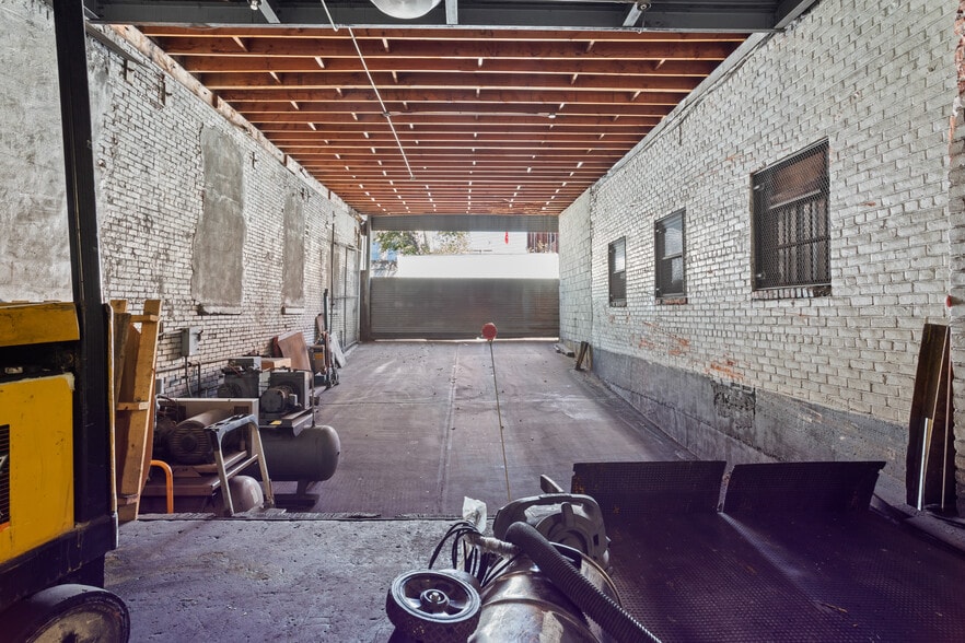 More Photos Of 162 25th St, Brooklyn Warehouse For Lease