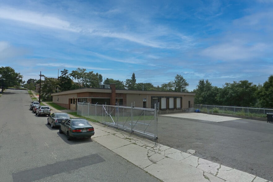 Primary Photo Of 700 Pennsylvania Ave, Lyndhurst Warehouse For Sale