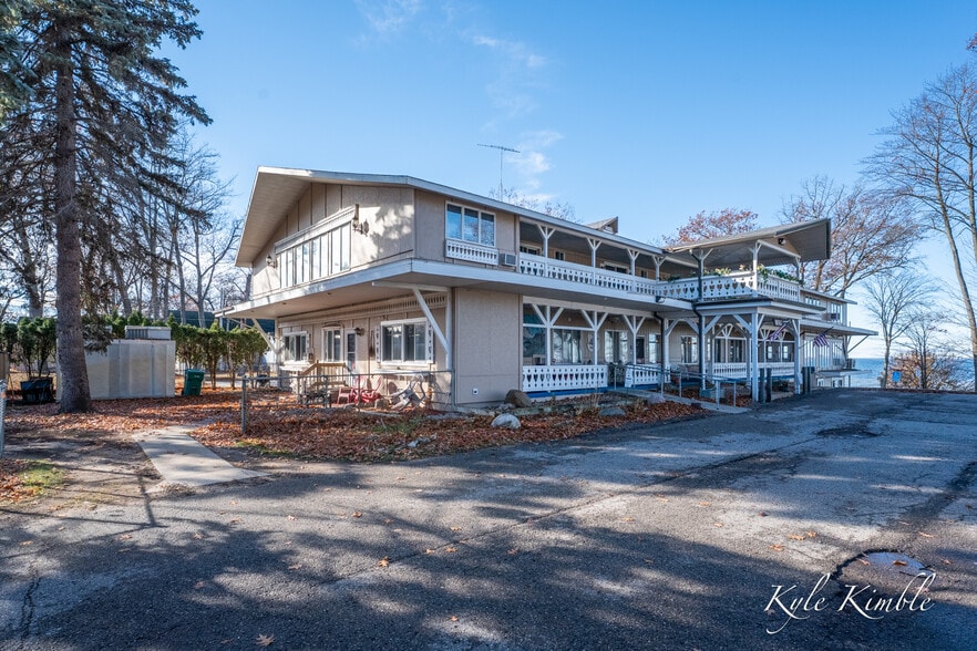 More Photos Of 104 W Houghton Lake Dr, Prudenville Hotel For Sale