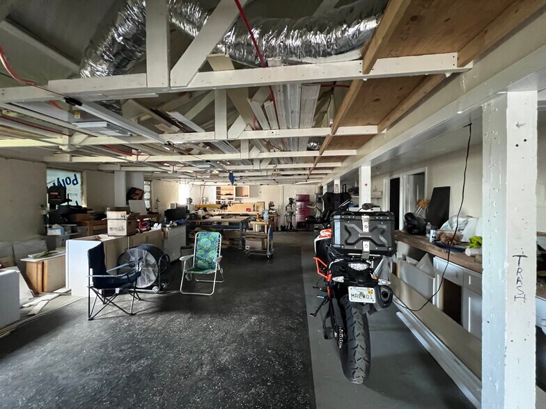 More Photos Of 208 4th St, Fort Myers Warehouse For Lease