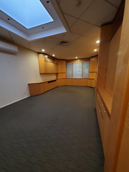 More Photos Of 235 E 58th St, New York Storefront Retail Residential For Sale