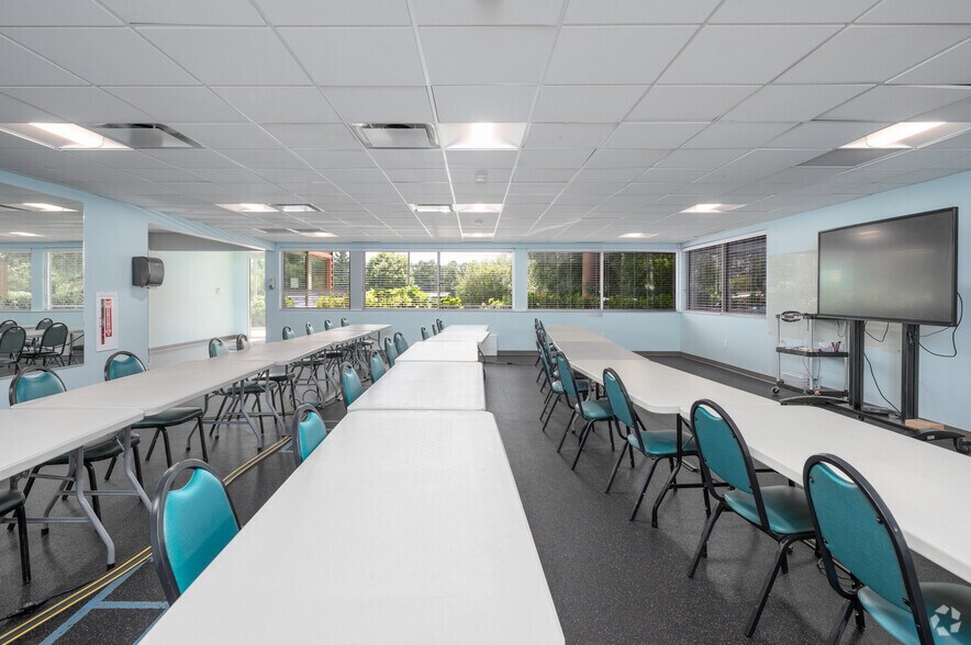 More Photos Of 1 Dunwoody Park, Atlanta Unknown For Lease