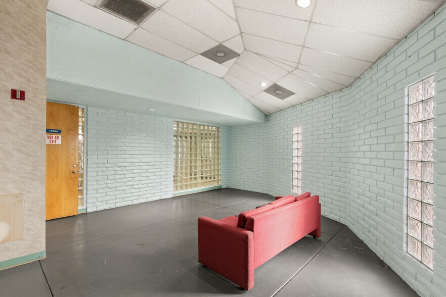 More Photos Of 872 E Sahara Ave, Las Vegas Medical For Lease