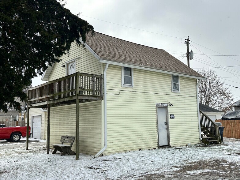 More Photos Of 1831 N C St, Elwood Apartments For Sale