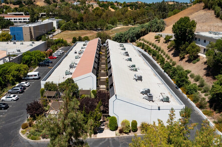 More Photos Of 23930-23978 Craftsman Rd, Calabasas Warehouse For Lease